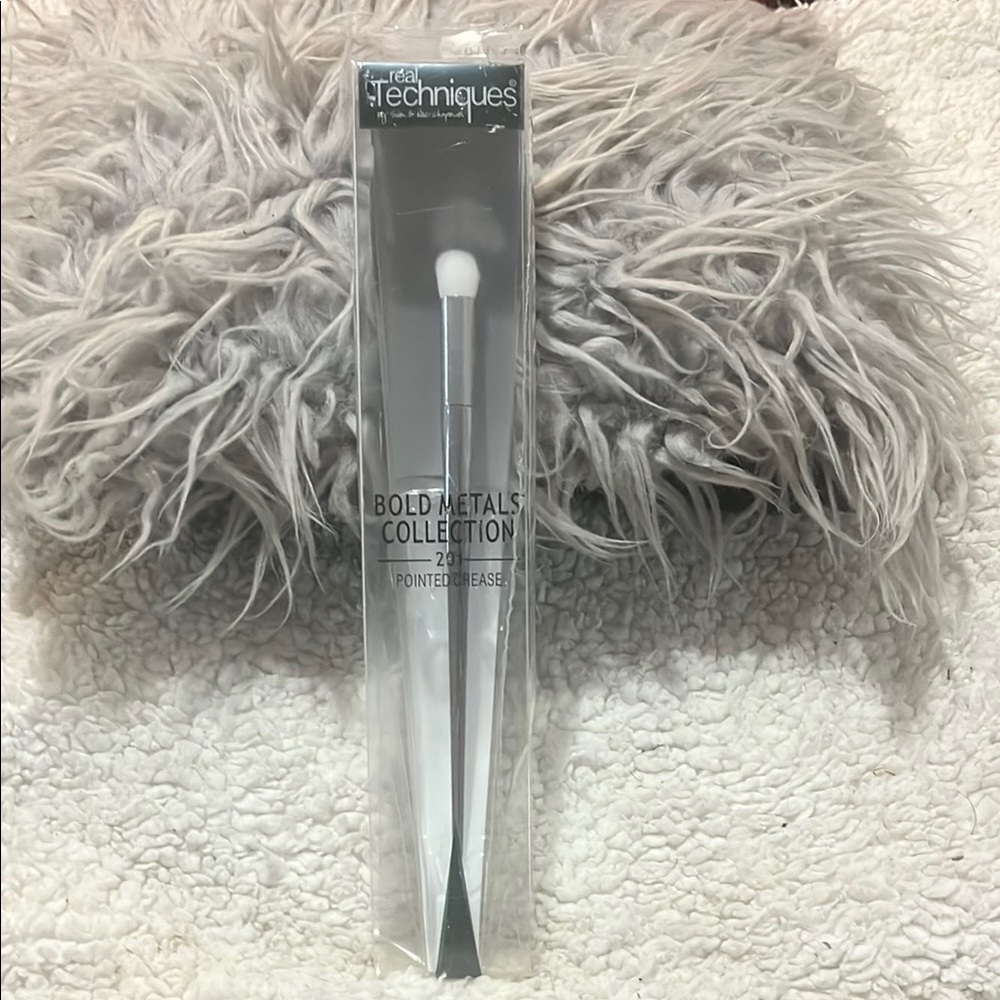 Real Techniques Bold Metals Silver Brush